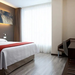 Отель NH Barcelona Diagonal Center 3* Стандартный номер с различными типами кроватей