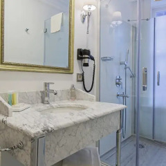 Meroddi Bagdatliyan Hotel 3* Люкс с различными типами кроватей фото 4