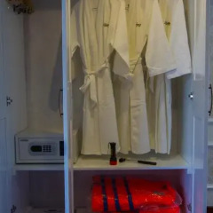 Отель Signature Halong Cruise сейф в номере