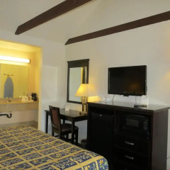 Отель Days Inn by Wyndham Long Beach City Center 2* Стандартный номер с различными типами кроватей фото 3
