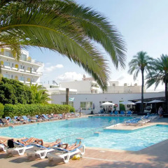 Отель Hostal Cervantes бассейн