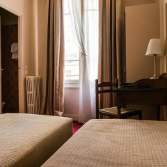Отель Hôtel Exelmans 2* Стандартный номер с двуспальной кроватью