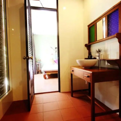 Отель Feung Nakorn Balcony Rooms and Cafe 3* Люкс Премиум фото 10