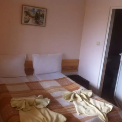 Отель Toncho"s Guest House & Mehana Велико Тырново комната для гостей фото 4