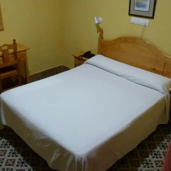 Отель Hostal Sierpes Стандартный номер с различными типами кроватей фото 4