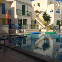 Отель Sea 'n Lake View Hotel Apartments Кипр, Ларнака - 1 отзыв об отеле, цены и фото номеров - забронировать отель Sea 'n Lake View Hotel Apartments онлайн бассейн фото 3