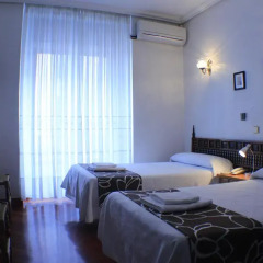 Отель Hostal Esmeralda Стандартный номер с различными типами кроватей фото 8