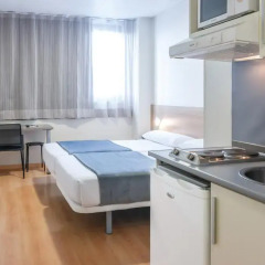 Отель Vertice Roomspace Madrid 3* Стандартный номер с двуспальной кроватью фото 2