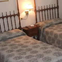 Отель Hostal Pirineos Meliz комната для гостей