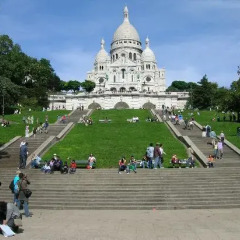 Отель A Gem Steps Away From Sacre Coeur спортивное сооружение