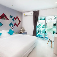 Отель The Crib Patong 3* Улучшенный номер с двуспальной кроватью фото 4