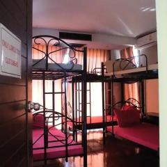 Отель Loro Loco 2 2* Кровать в общем номере фото 5