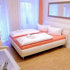 Отель City Guesthouse Pension Berlin 3* Стандартный семейный номер с двуспальной кроватью фото 5