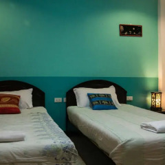 Отель Patong Bay Guesthouse 2* Улучшенный номер с 2 отдельными кроватями фото 5