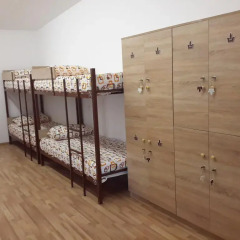 Отель Guest House West Yerevan Кровать в мужском общем номере двухъярусные кровати фото 8
