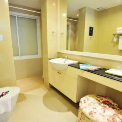 Отель The Beach Boutique House 3* Улучшенный номер с двуспальной кроватью фото 3