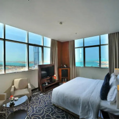 Отель Ramada Corniche 4* Представительский номер