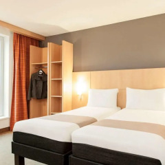 Отель ibis Edinburgh Centre Royal Mile – Hunter Square Великобритания, Эдинбург - 2 отзыва об отеле, цены и фото номеров - забронировать отель ibis Edinburgh Centre Royal Mile – Hunter Square онлайн комната для гостей фото 2