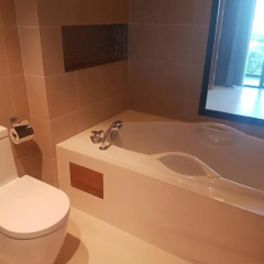 Отель At The Tree Condominium Phuket ванная