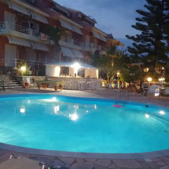 Отель Stefanos Place Греция, Корфу - отзывы, цены и фото номеров - забронировать отель Stefanos Place онлайн бассейн фото 2