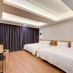 Hotel M 3* Улучшенный номер с различными типами кроватей фото 3