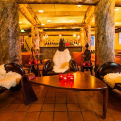 Отель Kakslauttanen Arctic Resort - Igloos and Chalets гостиничный бар