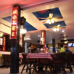 Отель The Little Mermaid Guesthouse & Restaurant питание