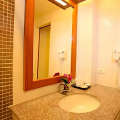 Orchid Garden Hotel 3* Улучшенный номер с двуспальной кроватью фото 9