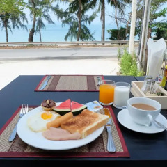 Отель White Sand Halal House Krabi в номере