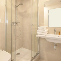 Отель Hôtel Du Centre 2* Улучшенный номер с различными типами кроватей фото 4