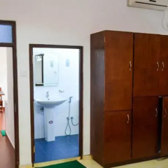 Отель Di Sicuro Tourist Inn Хиккадува сейф в номере