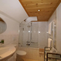 Отель Posthotel Rössli Стандартный семейный номер с двуспальной кроватью