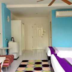 Отель Lovely Rest Стандартный семейный номер с разными типами кроватей фото 5