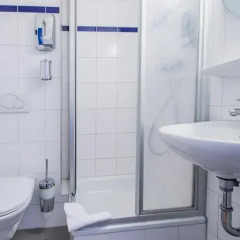 Отель a&o Hamburg Hauptbahnhof 2* Стандартный номер 2 отдельными кровати фото 7