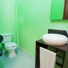 Отель Hostal Amigo Suites Кровать в женском общем номере фото 5