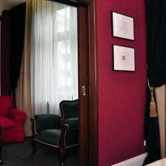 Отель SleepWalker Boutique Suites 3* Номер Делюкс с двуспальной кроватью фото 14