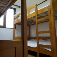 Отель Duri Guesthouse Кровать в мужском общем номере с двухъярусной кроватью фото 4