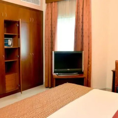 Legacy Hotel Apartments сейф в номере