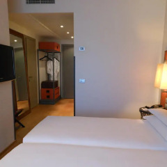 Отель Starhotels Michelangelo 4* Улучшенный номер с различными типами кроватей