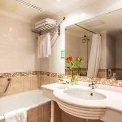 Отель Ramada Sofia City Center 4* Люкс повышенной комфортности разные типы кроватей фото 2