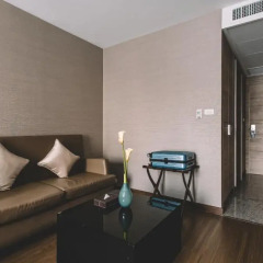 Отель Adelphi Suites Bangkok 4* Апартаменты с разными типами кроватей фото 15