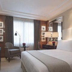 Four Seasons Hotel London at Park Lane 5* Улучшенный номер с двуспальной кроватью
