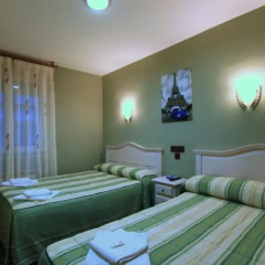 Отель Hostal Regio Стандартный номер с различными типами кроватей фото 9