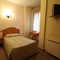 Отель Hostal Restaurante Cuatro Caminos комната для гостей фото 2