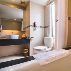 Mondial Hotel Hue 4* Номер Делюкс с различными типами кроватей фото 8