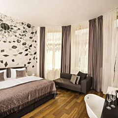 Отель Golden Crown 4* Улучшенный номер с двуспальной кроватью фото 11