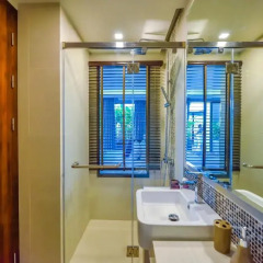 Отель At The Tree Condominium Phuket Номер Делюкс с двуспальной кроватью фото 8
