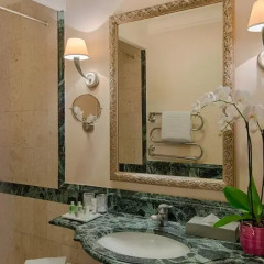 Отель NH Firenze Anglo American 4* Стандартный номер с различными типами кроватей фото 5