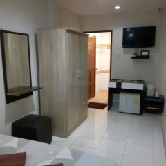 Отель Living Room Guesthouse & Cafe Bar Номер Эконом с различными типами кроватей фото 3