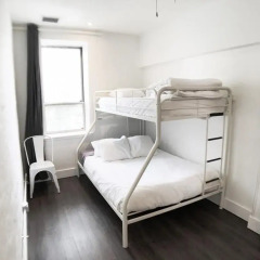 HighRoad Hostel DC Стандартный номер с двуспальной кроватью (общая ванная комната)